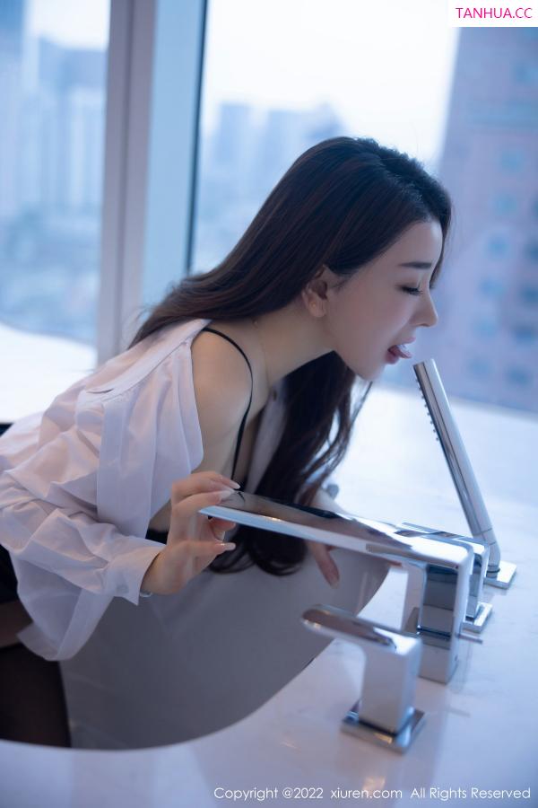   [XiuRen]高清写真图 2022.11.28 No.5916 雨儿1494 新人短裙第53张图片